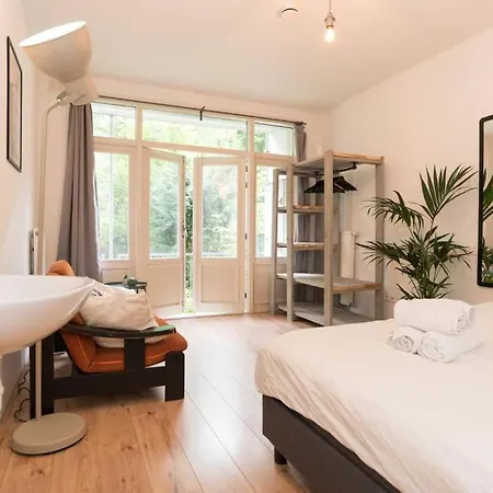 Bed & Breakfast De Baarsjes *